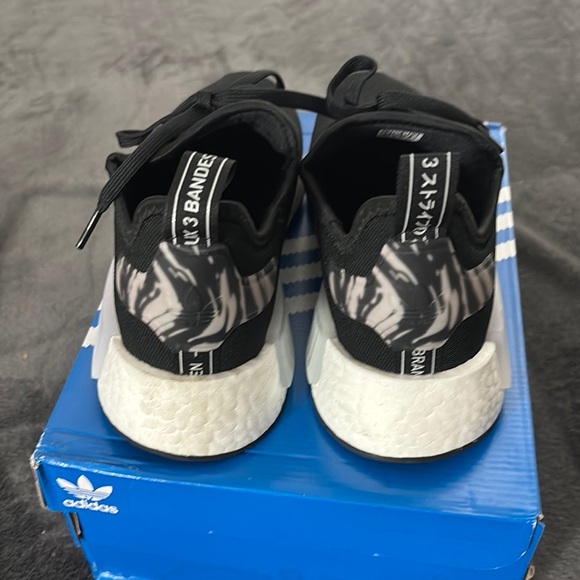 Adidas NMD‎ R1 Black White Zebra Print Stripes Sneakers Mens Running Shoes - Picture 2 of 5